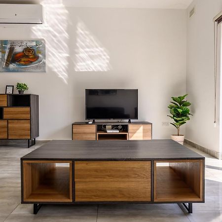 F11 Room 2, Private Room Two Single Beds Shared Bathroom In Shared Flat مسيدا المظهر الخارجي الصورة