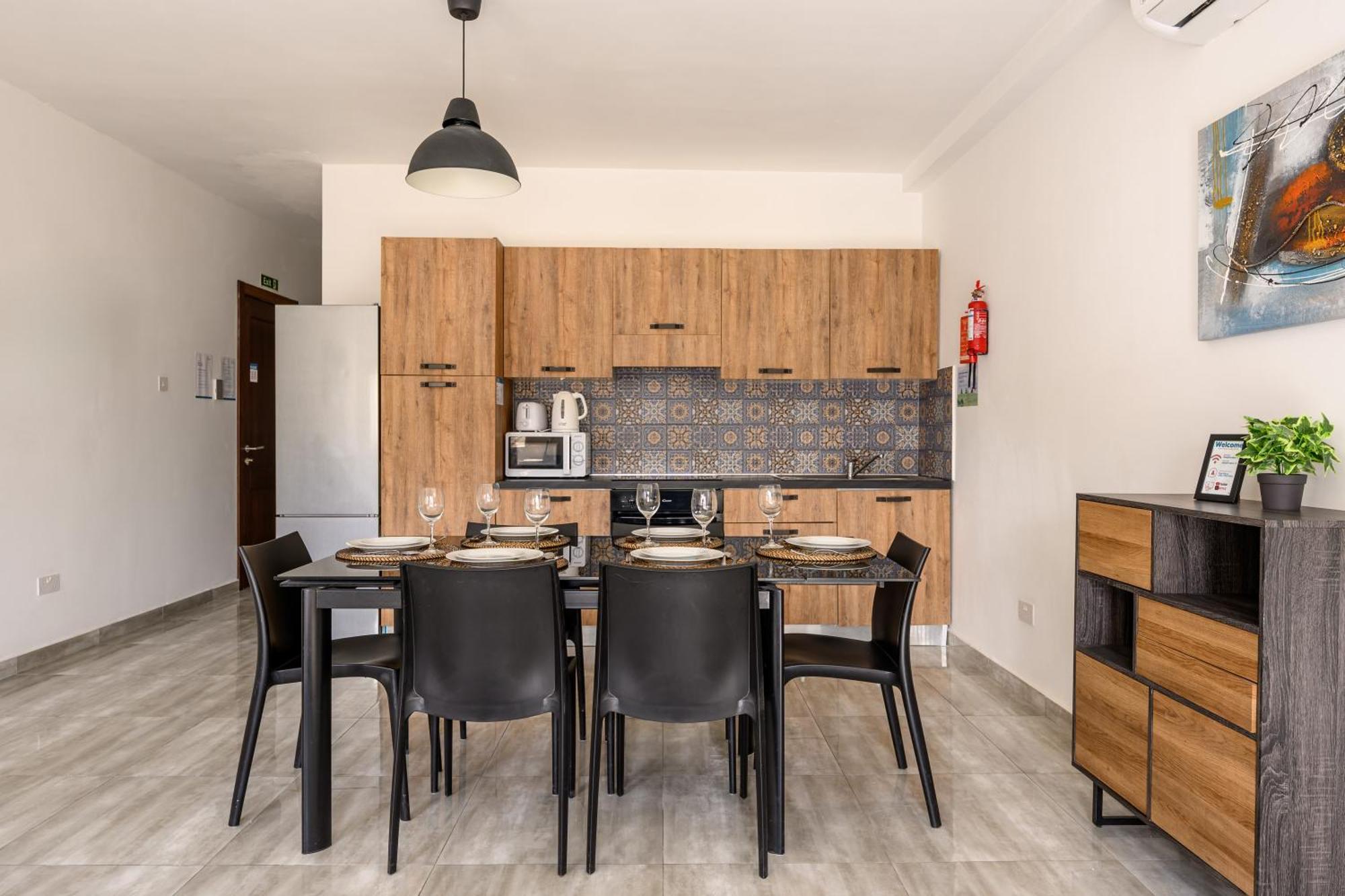 F11 Room 2, Private Room Two Single Beds Shared Bathroom In Shared Flat مسيدا المظهر الخارجي الصورة
