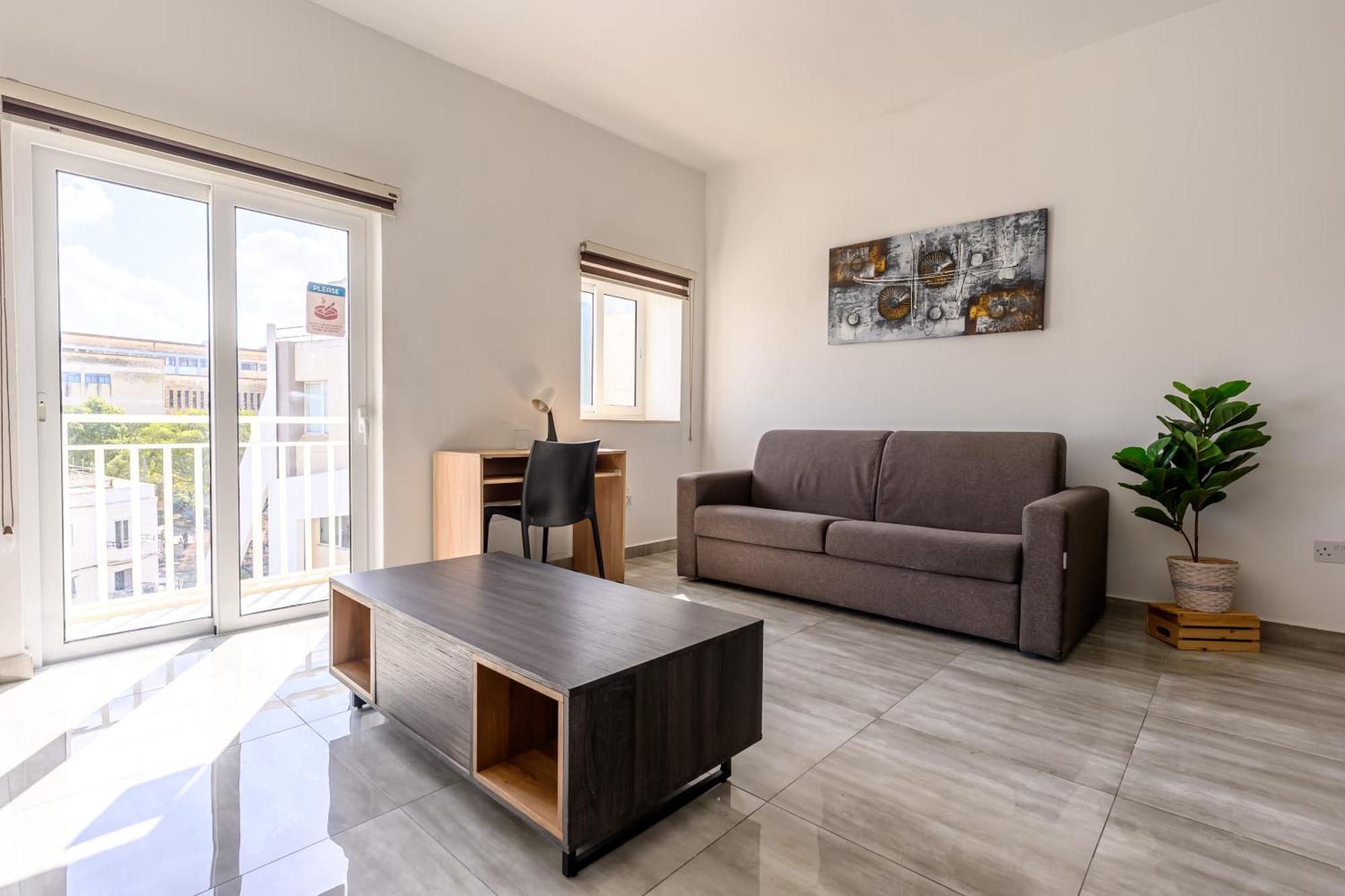 F11 Room 2, Private Room Two Single Beds Shared Bathroom In Shared Flat مسيدا المظهر الخارجي الصورة