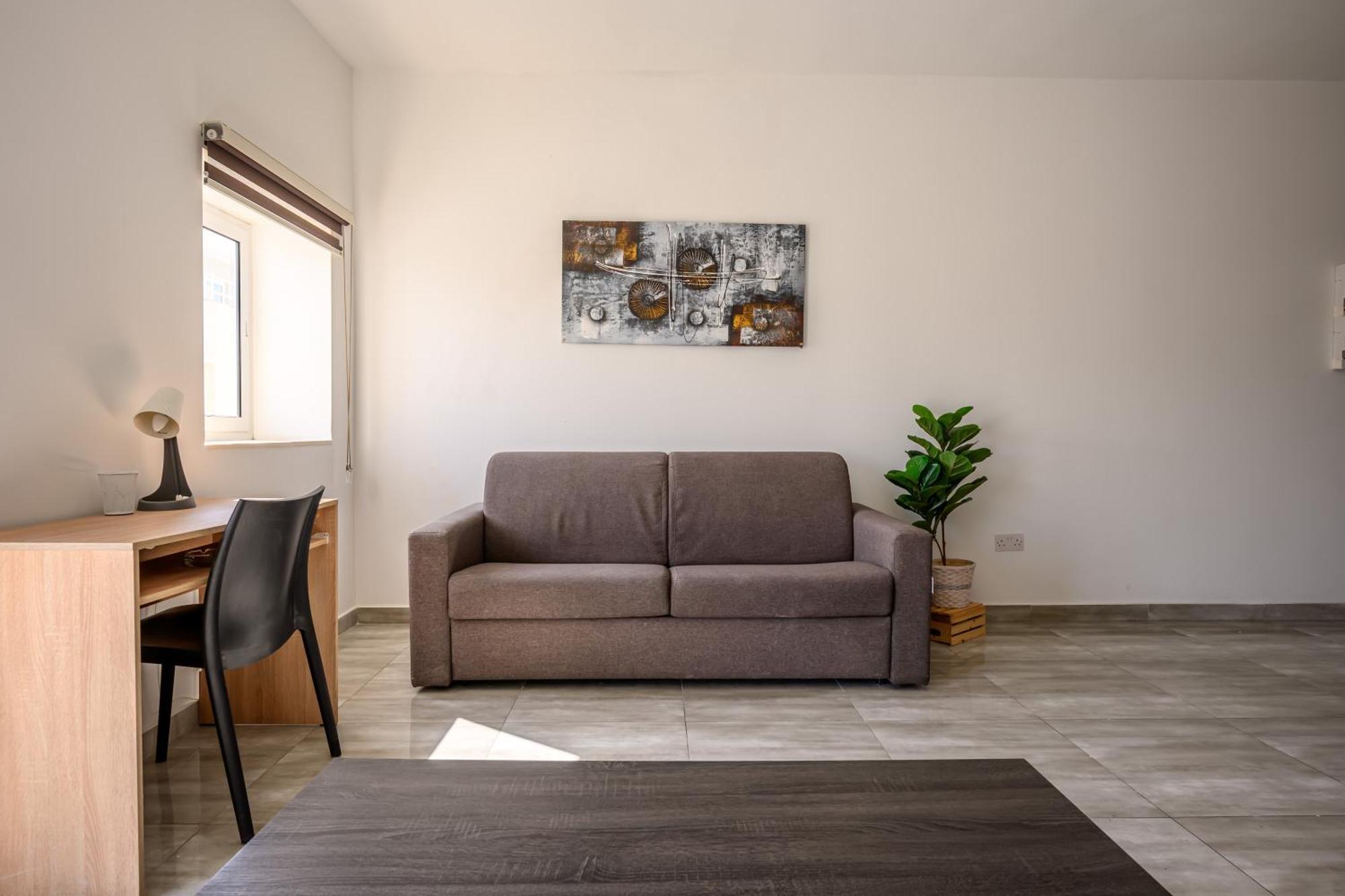 F11 Room 2, Private Room Two Single Beds Shared Bathroom In Shared Flat مسيدا المظهر الخارجي الصورة