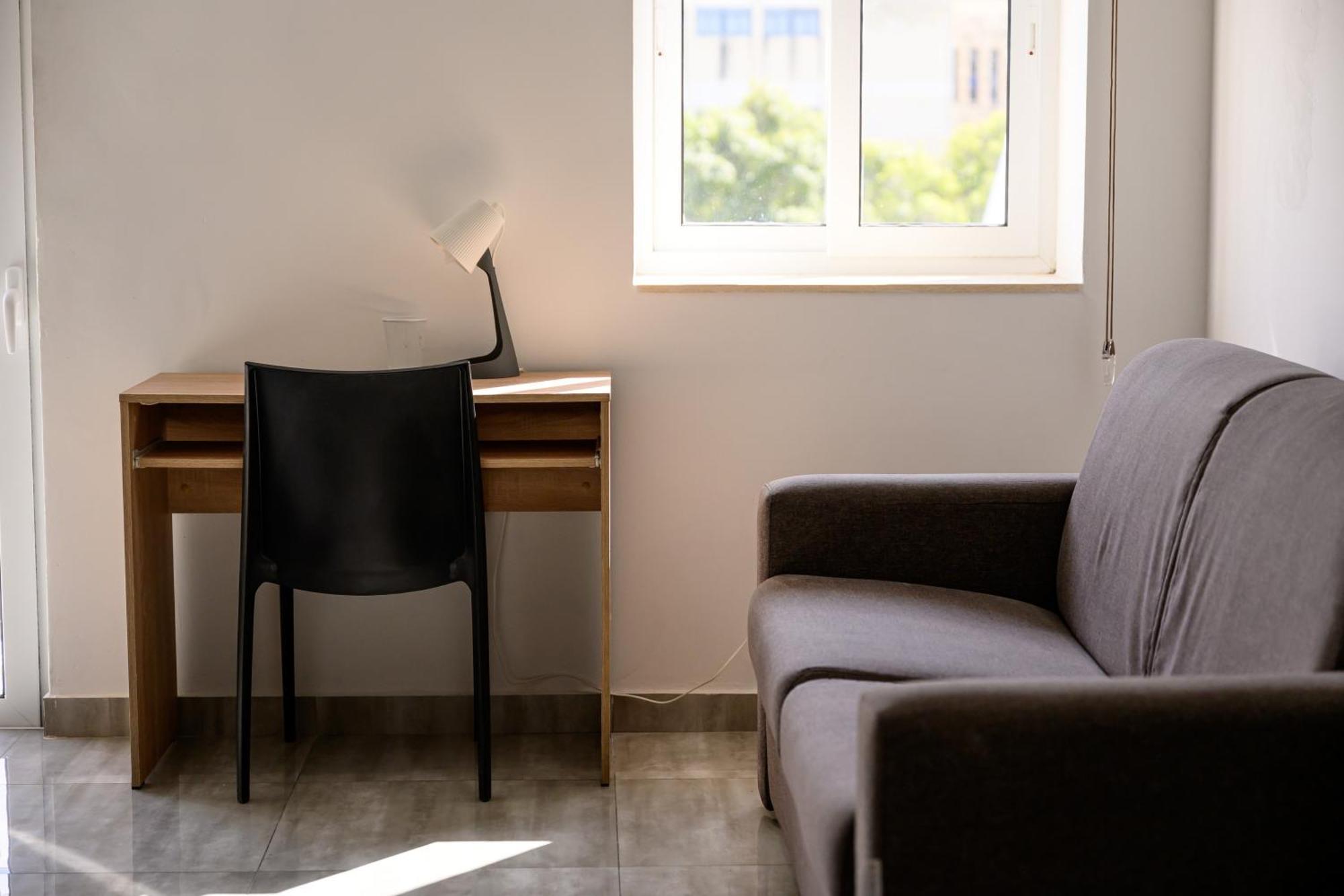F11 Room 2, Private Room Two Single Beds Shared Bathroom In Shared Flat مسيدا المظهر الخارجي الصورة